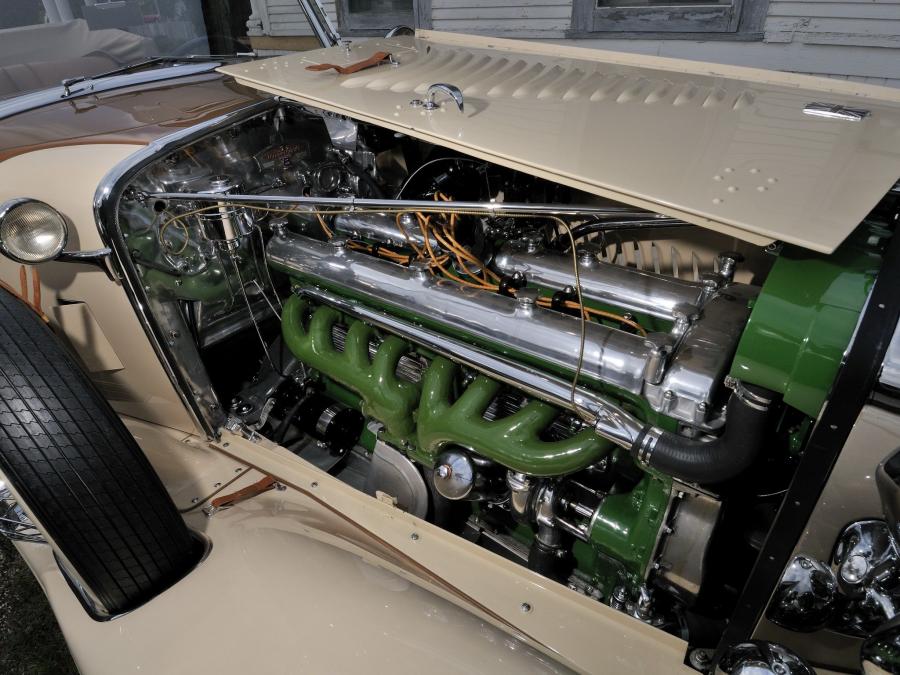 Моторный отсек Duesenberg J391/2315 Convertible Berline LWB by Murphy 1930 года  (фото 5 из 22)